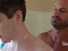 瘦猴打扫房子 继父就给他通水管 asian hairy daddy gay sex videos