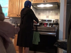 我操!!! 差点被巴基斯坦继母发现我亮出大鸡巴 asian gay sex videos leaked