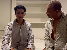 这小年轻从没尝过残疾大哥的巨屌 sex videos asian gay hot