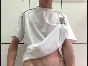 大屌哥炫耀勃起巨根 asian gay porn sex videos