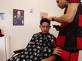 我给理发师献了屁眼 asian gay sex videos #1