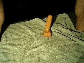 旧假阳具，新鲜精液 asian gay men hunk sex videos