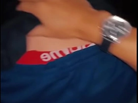 在玫瑰与玫瑰之间喝了几杯后，邻居最终操了我 asian gay sex fucking videos