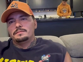 老子招待客人最到位，请喝酒喝水，含鸡巴，还用换挡杆捅他们屁眼 free asian boys sex gay porn videos