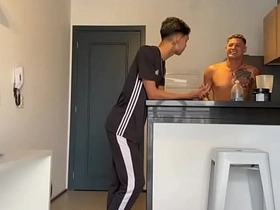 训练时认识的猛男被我骑在身下 hot asian boy gay sex videos