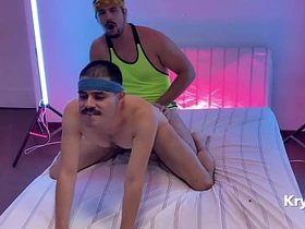 无套狂干。第一部 gay hard sex videos asian