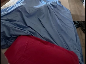 他在被窝里快速激烈地打飞机射精 - 真实高潮 gay sex cute asian videos