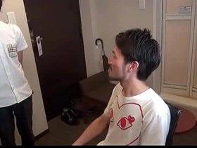 亚裔 well-pleased 被假阳具插屁眼后挨操 asian china gay male sex videos