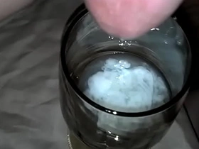 亚洲小鲜肉多次射精在杯子里 asian gay piss sex videos