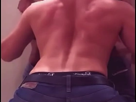 我在健身房厕所夺走了我健身兄弟的处男 asian gay daddies sex videos