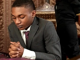 黑人浸信会男孩多米尼克·杨被黑人牧师普林斯·雷恩的大黑屌干了！这小基佬嘴和屁眼都没逃过那根巨屌！ asian gay sex videos boy friend tv