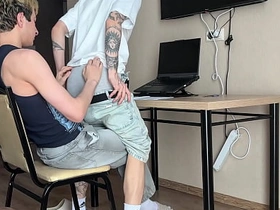 找继兄辅导作业结果被深喉口交爆菊 第一部 asian hidden gay sex videos