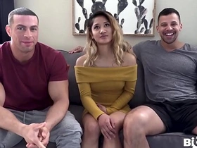 100斤亚裔被两个健美壮汉操烂 hot gay sex xxx videos asian