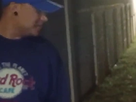 停车撒尿时遇到个小伙子求口交，之后带我去他家趁老婆睡着猛干 asian gay sex movie videos