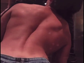 酒吧聊完女人后，我和直男兄弟在浴室搞上了 gay sex videos of south asian