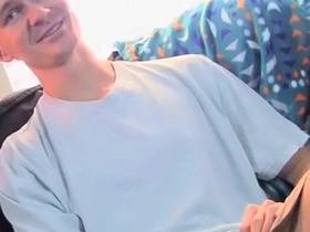 扎克兰德尔：伊桑霍克斯撸动并渴望榨干他大鸡巴的汁液 asian gay site asian gay sex videos