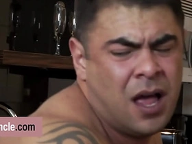 超性感猛男瑞奇遇到暗恋对象，现在该干点刺激的了 old gay sex videos asian