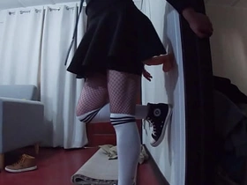 穿迷你裙的Chico从肛门拳交入门，塞进他的新巨型假阳具 china asian gay boys sex videos