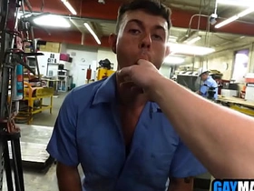 饥渴男人们在车间里3P狂操 hot asian gay hairy sex videos