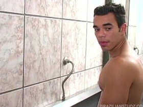 拉丁三人公厕性交 gay sex videos in asian gay site