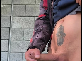 知道远处有人看我自慰，我鸡巴硬得不行 asian gay pron sex videos