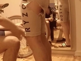 受伤自行车手继父与饥渴关怀儿子 - 第一部 免费 asian hairy gay sex videos