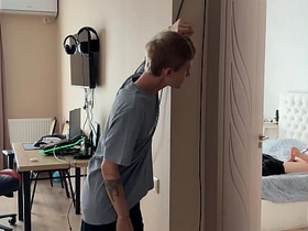 第一部 撞见直男朋友对着基片打飞机 sex videos by asian gay sites