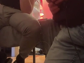 俩素人室友为粉丝直播尿湿裤子 asian army gay sex videos