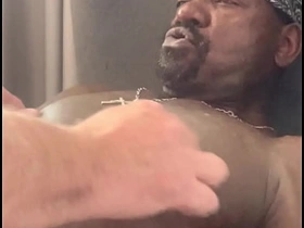 跨种族BDSM玩奶第二集 asian hunk gay sex videos