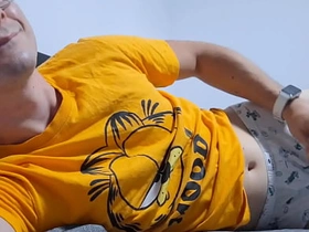 饥渴大学生在床上撸管等继父 asian gay sex videos download