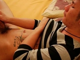 亚洲基佬在床上撸鸡巴 gay sex videos in asian gay site