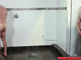 我无套插他 他在我嘴里射精 www asian gay sex videos