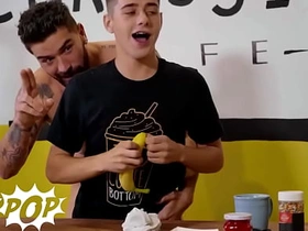 TWINKPOP - 嫩仔乔伊·米尔斯用打发奶油和糖粒装饰克里斯·该死的鸡巴 变成美味点心 asian kerala gay sex videos