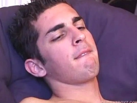 年轻的德文撸出精液然后吃掉 gay sex hd videos asian