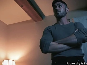 沉迷游戏的直男第一次被肛交 asian mens gay sex videos