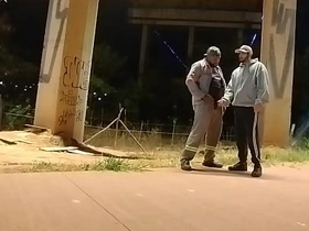 摩托车手VS打工仔 撒完尿转身就求口交 asian gay nude sex videos