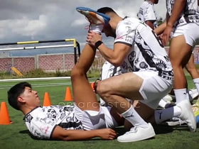 第一次无套群P和足球队友训练后乱搞 asian gay sute sex videos