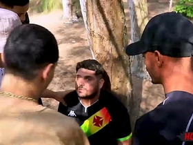 丛林里火辣淫乱的群交！ asian gay sex videos xvideos.com