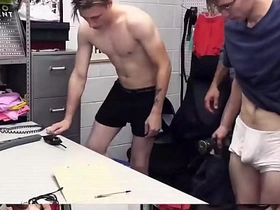 变态警官Donovan Cox和Jeremiah Cruze勾引两名性感小偷玩禁忌四P - 年轻罪犯 sex videos asian gay