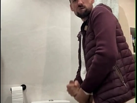 性感老爹打飞机射出一大坨精液 asian gay sex videos in outdoor