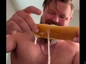 肌肉猛男连续5次把浓精射在热狗上 asian teen gay boy sex videos