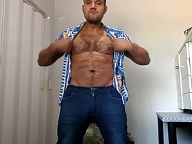 巴西巨根狂操尤物——手活+超量射精 巴西大鸡巴喷发实录 asian china uncle gay sex videos