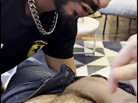 发现邻居儿子的鸡巴大得惊人 asian mature gay sex videos