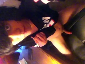 嫩0用光滑鸡巴磨椅子 隔着涤纶T恤手淫 asian gay sex videos #1