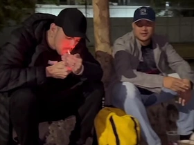 哥们在球场喝酒结果搞起基来，突然冒出个流浪汉让一切更有意思了 download free asian gay sex videos