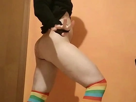 屁眼塞四颗网球？老娘现在做得到了！！！ asian gay sex sucking videos