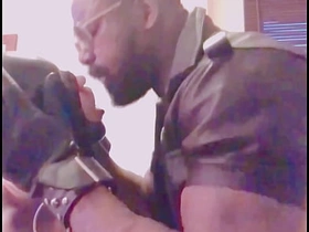 肌肉男BDSM跨种族玩乳头 舔肛打飞机 asian casting gay sex videos