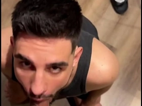 等外卖却等到送货员的鸡巴 gay sex asian videos