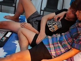 亚洲小鲜肉看片后欲火焚身 asian old uncle gay sex videos