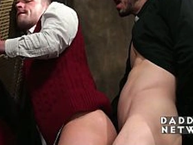 神父的淫穴新世界，展开了 asian nude gay sex videos